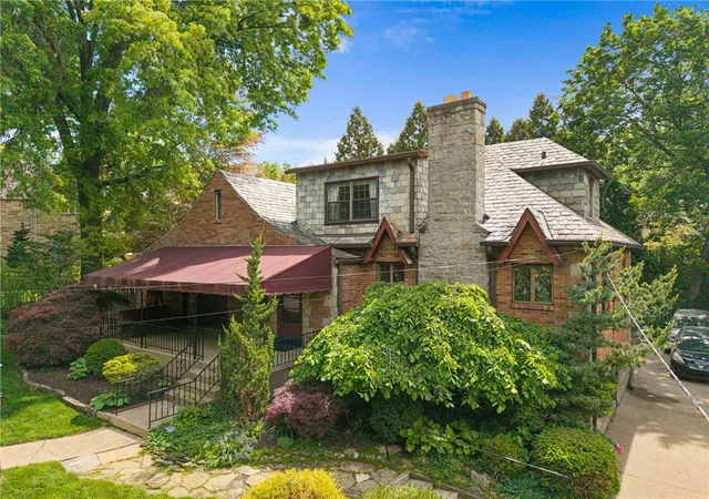 1st image of 1371 Navahoe Dr, Mt Lebanon, PA 15228 | MLS# 1753314