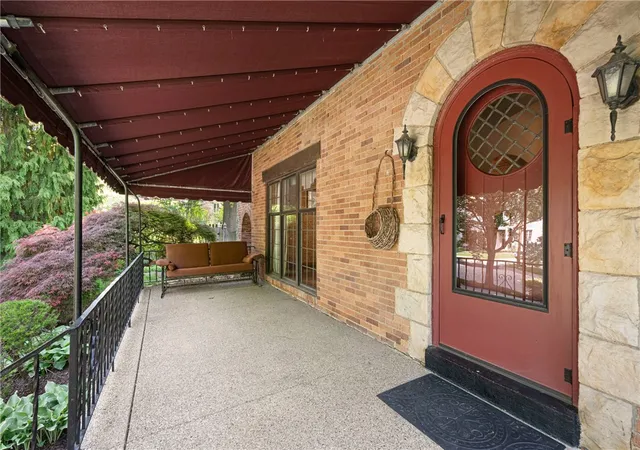 Photo 3 of Sale Pending at 1371 Navahoe Dr, Mt Lebanon, PA 15228 | MLS# 1753314 | Listing updated on 2026-08-03