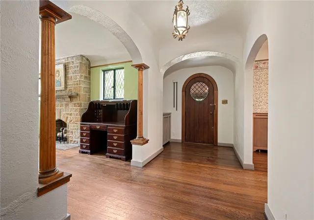 Photo 4 of Sale Pending at 1371 Navahoe Dr, Mt Lebanon, PA 15228 | MLS# 1753314 | Listing updated on 2026-08-03
