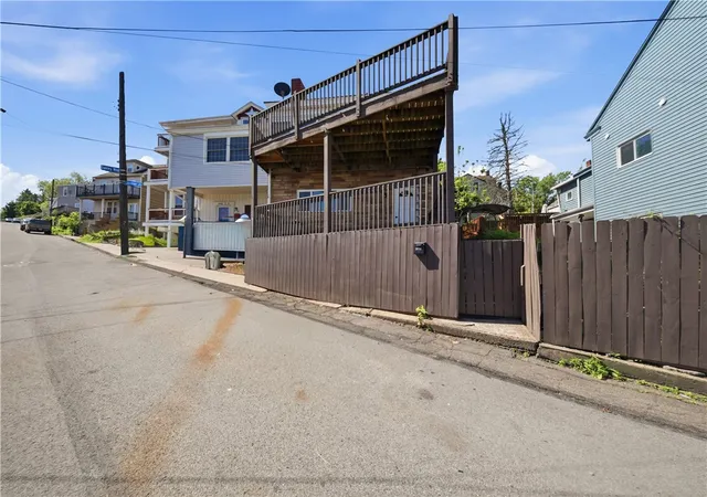 Homes for sale in Arlington, PA | 2618 Sumner St, Arlington, PA 15203 | MLS# 1753802