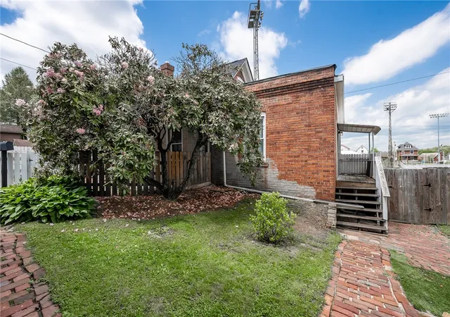 Homes for sale in Vandergrift, PA | 400 1/2 Jackson Ave, Vandergrift, PA 15690 | MLS# 1753881