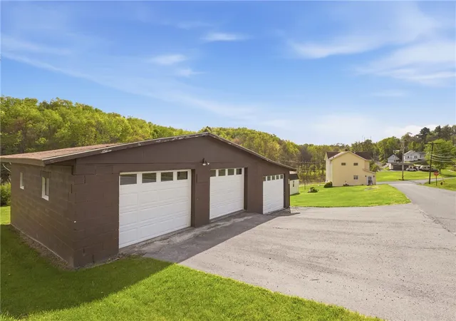 2nd image of 338 E Jackson St, Johnstown, PA 15909 | MLS# 1753647