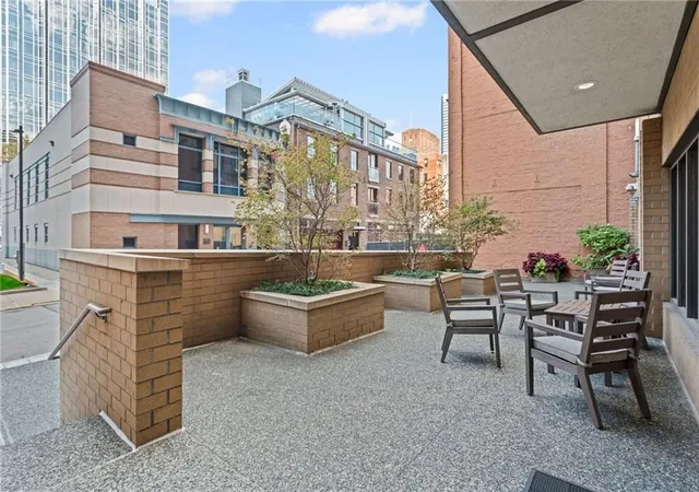 2nd image of 151 Fort Pitt Blvd, Pittsburgh, PA 15222