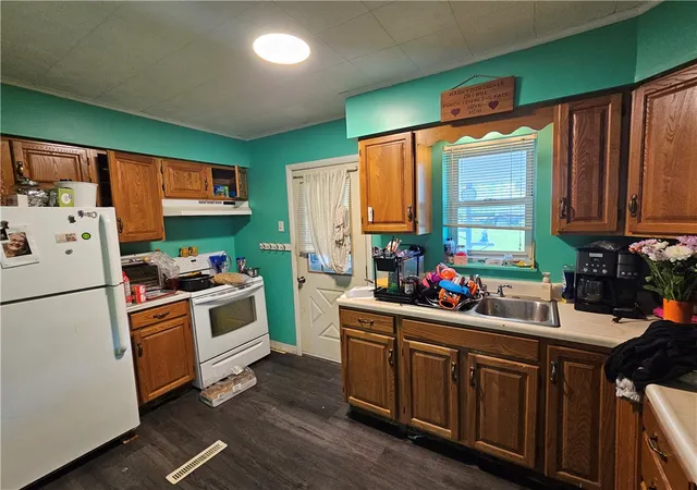 Photo 4 of Single family home for sale at 619 Chestnut St, Irwin, PA 15642 | MLS# 1753908 | Listing updated on 2026-06-28