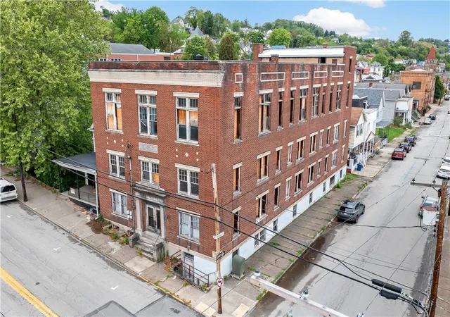 3rd image of 400 5Th St, Charleroi Boro, PA 15022 | MLS# 1753554
