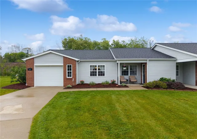 Homes for sale in Mt Pleasant Twp, PA | 101 Wimbledon Dr, Mt Pleasant Twp, PA 15666 | MLS# 1753583