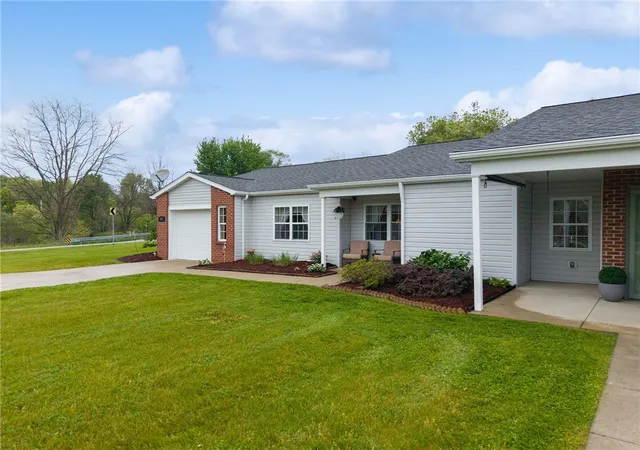 Homes for sale in Mt Pleasant Twp, PA | 101 Wimbledon Dr, Mt Pleasant Twp, PA 15666 | MLS# 1753583