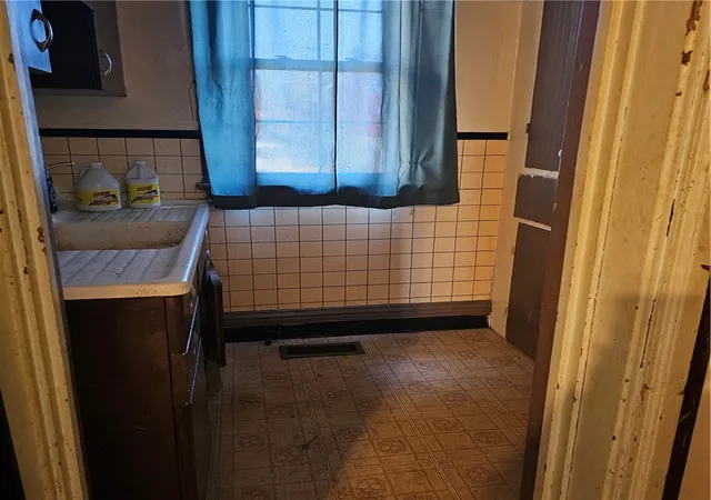 Photo 4 of Sale Pending at 416 Beaver Ave, Aliquippa, PA 15001 | MLS# 1753946 | Listing updated on 2026-07-24