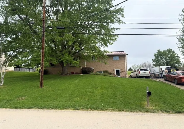 2nd image of 1711 Ridgewood Dr, N Franklin Twp, PA 15301 | MLS# 1753825