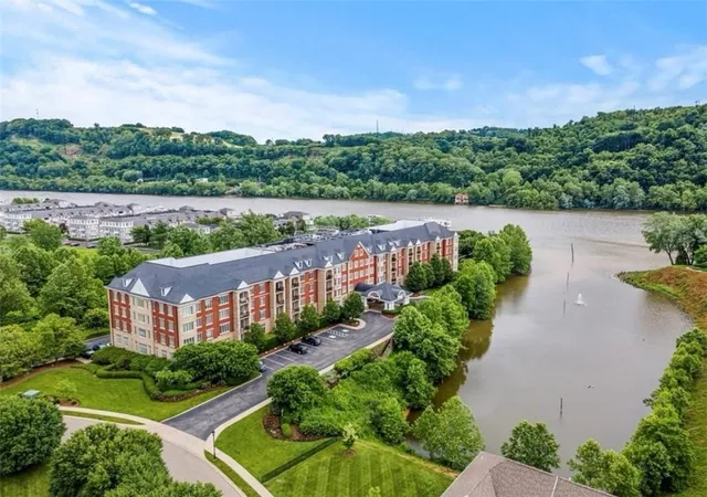 2nd image of 100 Vis Cir, Pittsburgh, PA 15238