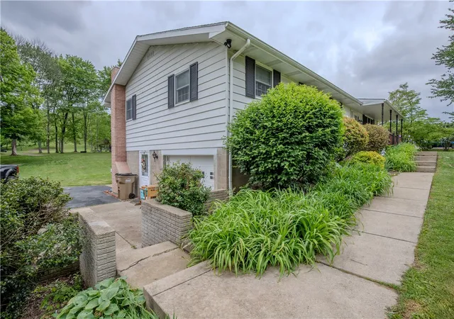 Homes for sale in Greensboro, PA | 510 Mapletown Road, Greensboro, PA 15334 | MLS# 1753911