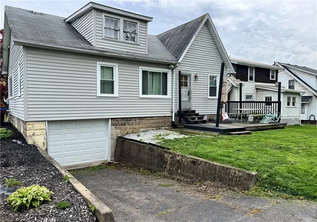 17th image of 406 Service Ave, Sharon, PA 16146 | MLS# 1754031