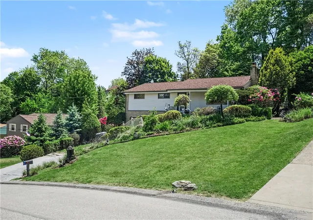 Homes for sale in Shaler, PA | 405 Peters Dr, Shaler, PA 15116 | MLS# 1754044