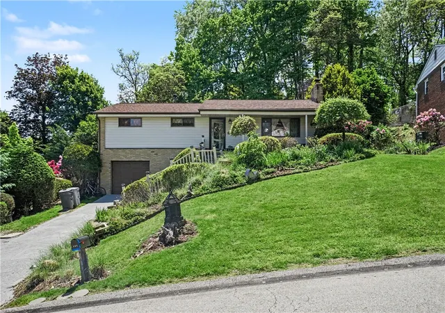 Homes for sale in Shaler, PA | 405 Peters Dr, Shaler, PA 15116 | MLS# 1754044