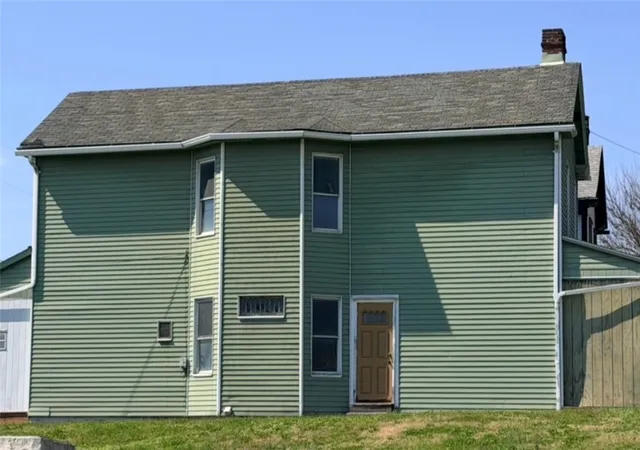 3rd image of 108 Park Rd, Ambridge, PA 15003 | MLS# 1754064