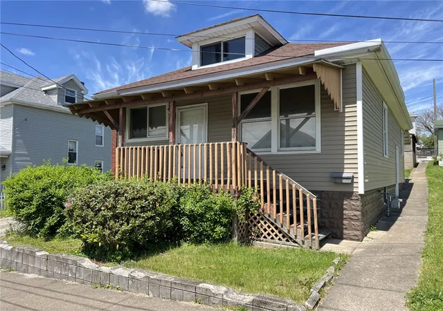 Homes for sale in Uniontown, PA | 131 E Askren St, Uniontown, PA 15401 | MLS# 1754060