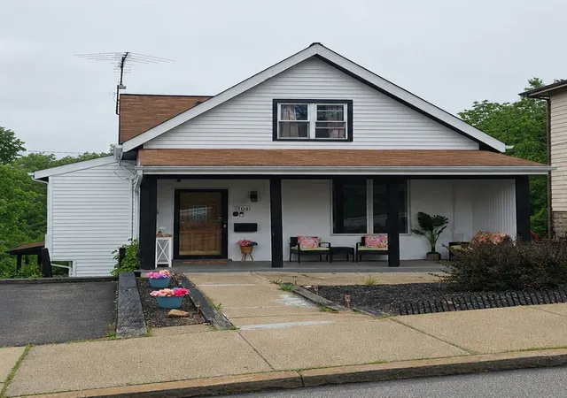Homes for sale in Brentwood, PA | 104 Marylea Ave, Brentwood, PA 15227 | MLS# 1754058