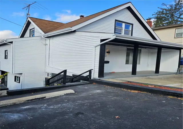 Homes for sale in Brentwood, PA | 104 Marylea Ave, Brentwood, PA 15227 | MLS# 1754058