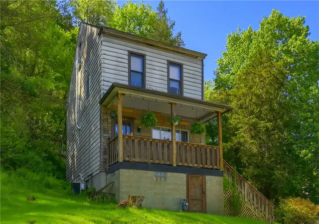 Photo 4 of Single family home for sale at 240 Mathilda St, Shaler, PA 15209 | MLS# 1754077 | Listing updated on 2026-08-04