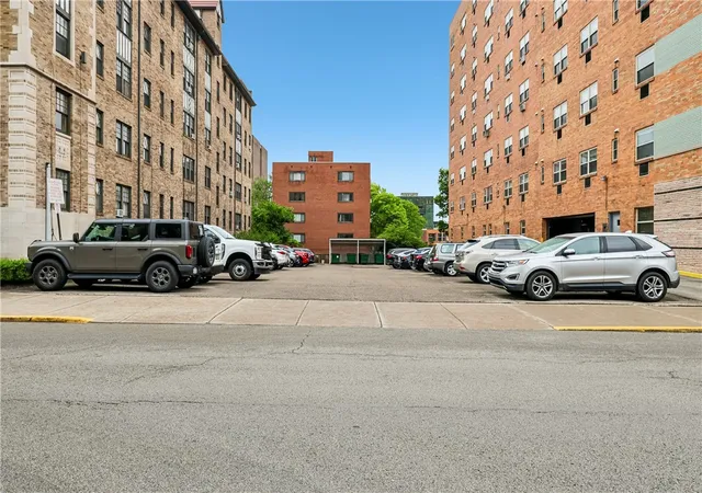Homes for sale in Oakland, PA | 144 N Dithridge Street #207, Oakland, PA 15213 | MLS# 1754174