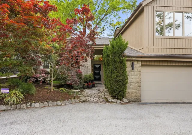 3rd image of 1300 Shady Ave, Pittsburgh, PA 15217 | MLS# 1753899