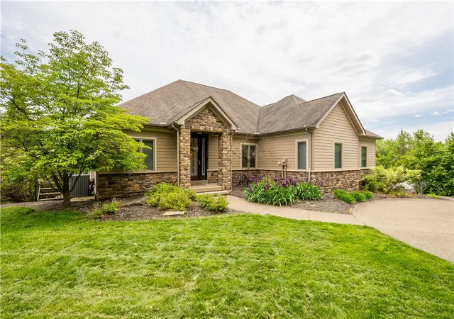 3rd image of 806 Harmony Rd, Pittsburgh, PA 15237 | MLS# 1754166