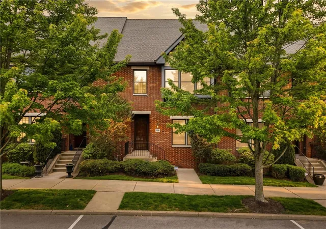 Homes for sale in Cranberry Twp, PA | 208 Linehan Pl, Cranberry Twp, PA 16066 | MLS# 1754232