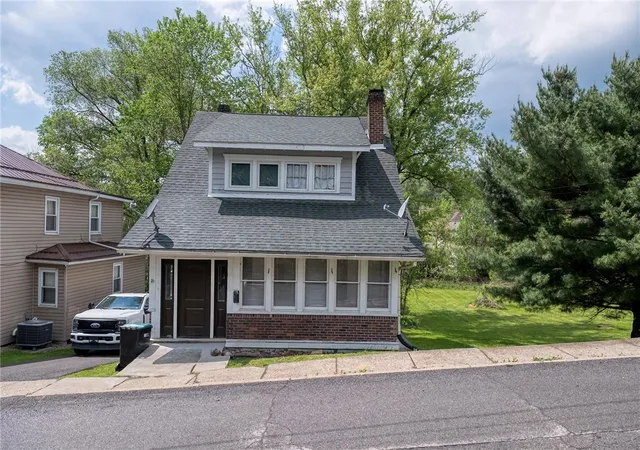 Homes for sale in Burgettstown Boro, PA | 68 Center Ave, Burgettstown Boro, PA 15021 | MLS# 1754265
