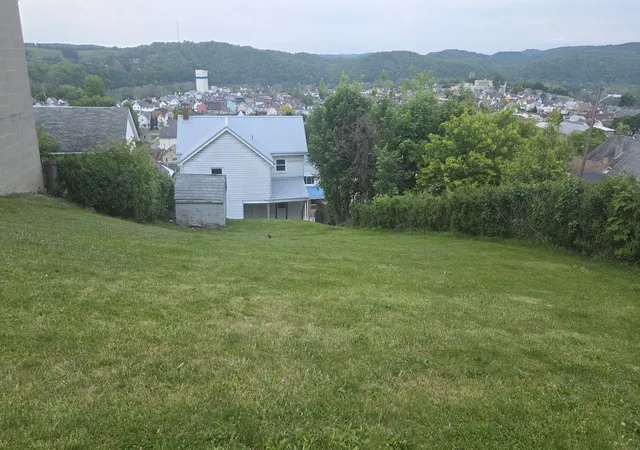 Homes for sale in Vandergrift, PA | 319 Lowell, Vandergrift, PA 15690 | MLS# 1754365