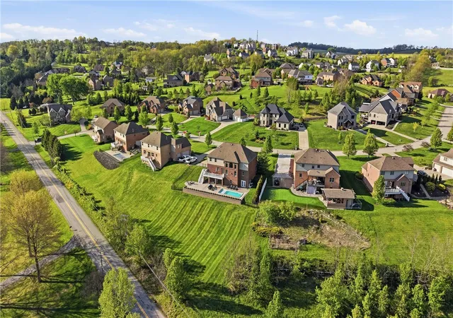 38th image of 306 Hedgerow Dr, Peters Twp, PA 15367 | MLS# 1754468