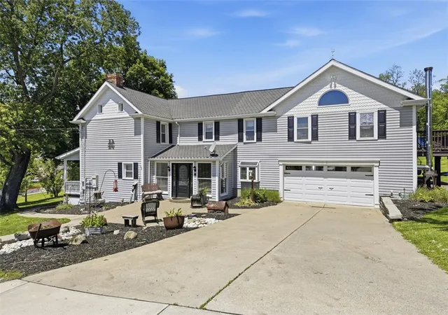 Homes for sale in Mt Pleasant Twp, PA | 2976 Henderson Road, Mt Pleasant Twp, PA 15301 | MLS# 1754250