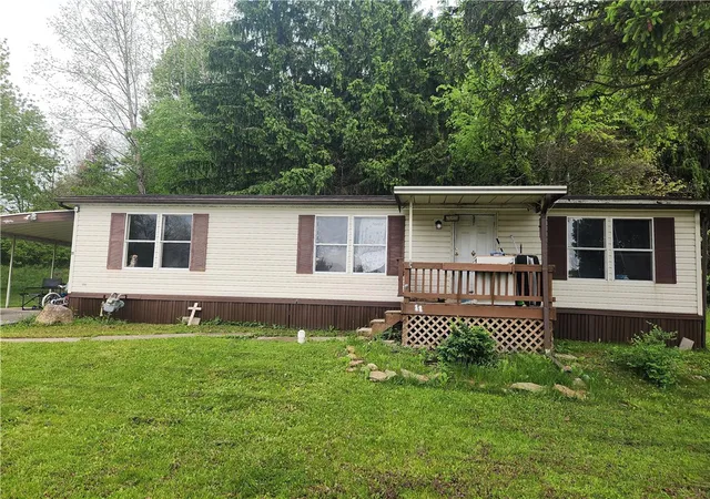 2nd image of 11 Pine Ct, Beaver Falls, PA 15010 | MLS# 1754555