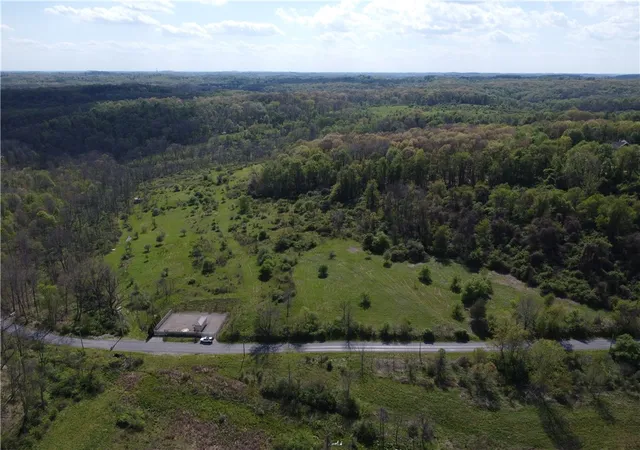 4th image of 5679 N Montour Road, Gibsonia, PA 15044 | MLS# 1754345