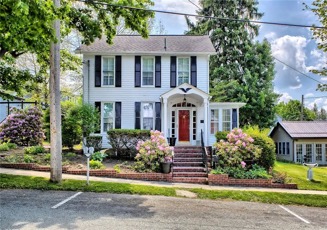 Homes for sale in Ligonier Boro, PA | 116 N Saint Clair Street, Ligonier Boro, PA 15658 | MLS# 1754588