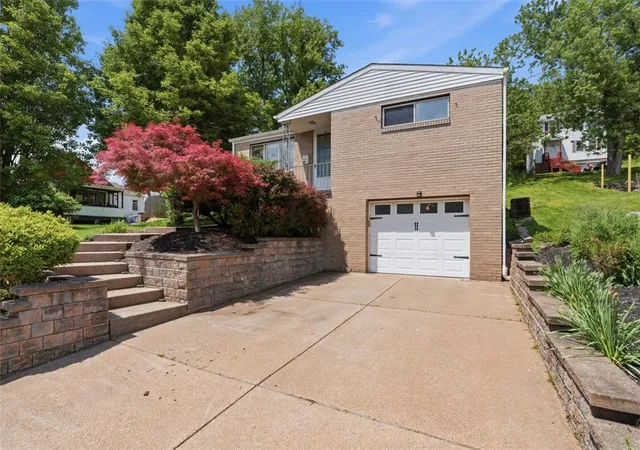 Homes for sale in Shaler, PA | 212 Davis Ave, Shaler, PA 15223 | MLS# 1754620