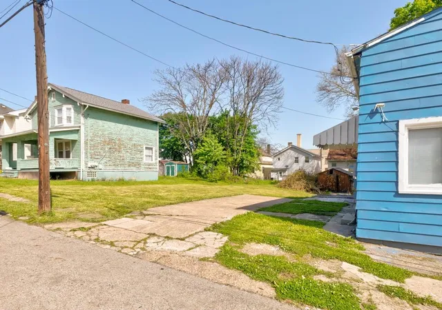 Homes for sale in Aliquippa, PA | 1202 Irwin St, Aliquippa, PA 15001 | MLS# 1754621