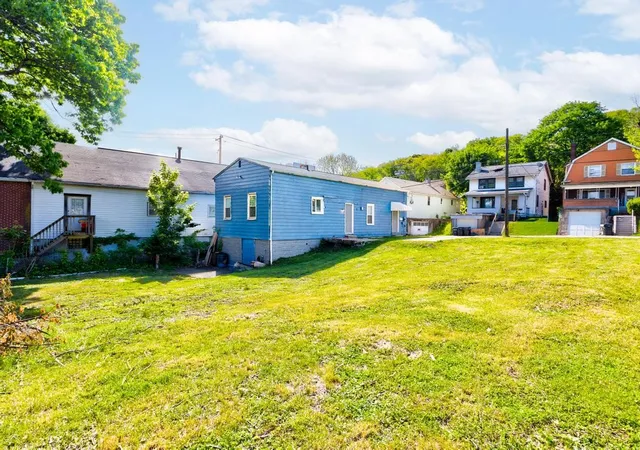 Homes for sale in Aliquippa, PA | 1202 Irwin St, Aliquippa, PA 15001 | MLS# 1754621