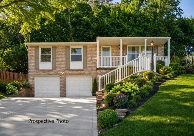 Homes for sale in Robinson Twp, PA | 5031 Windover Dr, Robinson Twp, PA 15205 | MLS# 1754269