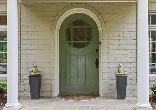 3rd image of 810 Persimmon Rd, Sewickley, PA 15143 | MLS# 1754446