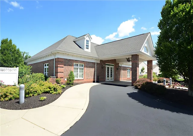 Listing Photo 2 - Condo for sale in building located at 7016 Berringer Ct, Coraopolis, PA 15108 - Unit #