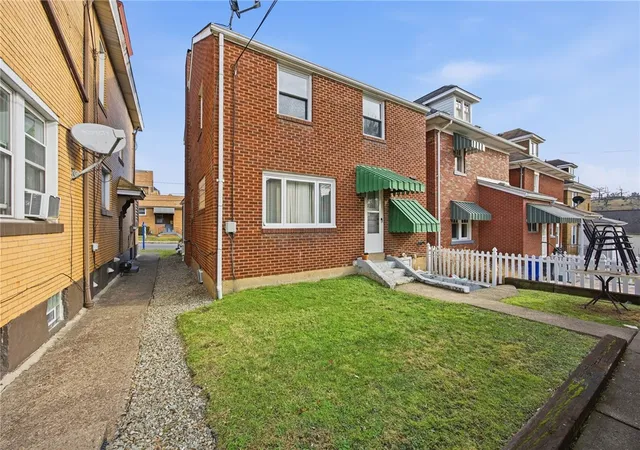 Listing Photo 2 - Condo for sale in building located at 2106 W St, Homestead, PA 15120