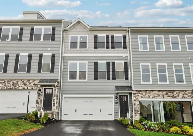 1st image of 163 River Ridge Dr, Moon/crescent Twp, PA 15108 | MLS# 1754769