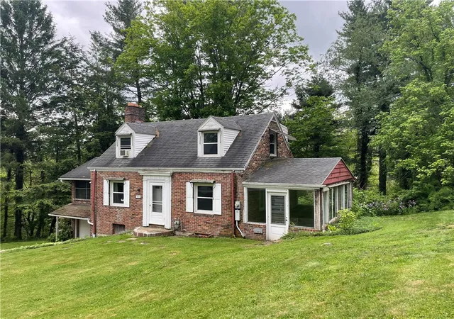 Homes for sale in Ligonier Boro, PA | 345 E Main Street, Ligonier Boro, PA 15658 | MLS# 1754701