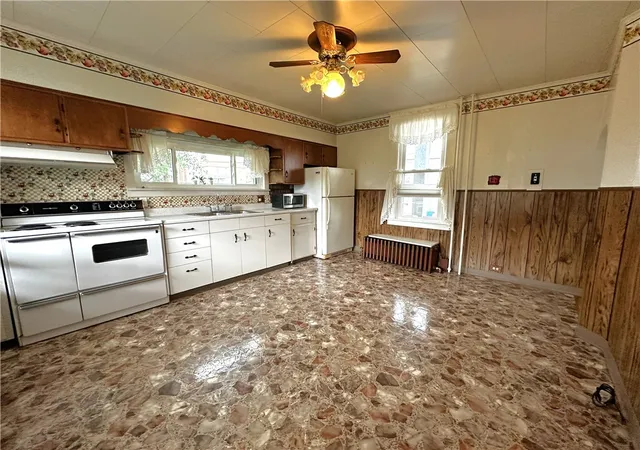 Photo 5 of Single family home for sale at 309 Washington St, Mount Pleasant, PA 15666 | MLS# 1754709 | Listing updated on 2026-07-21