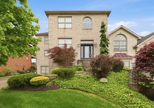 Homes for sale in Penn Twp, PA | 1043 Blackthorne Dr, Penn Twp, PA 15644 | MLS# 1754467