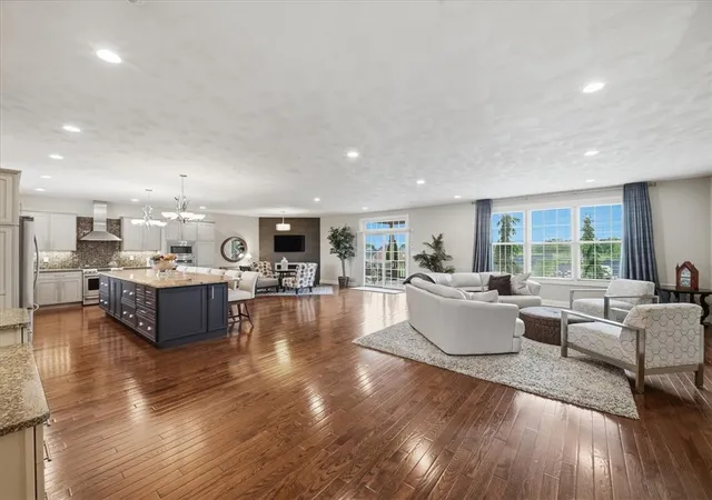 Photo 3 of Single family home for sale at 1043 Blackthorne Dr, Penn Twp, PA 15644 | MLS# 1754467 | Listing updated on 2026-08-05