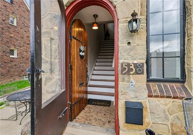 3rd image of 536&538 Lansdale Pl, Mt Lebanon, PA 15228 | MLS# 1754783