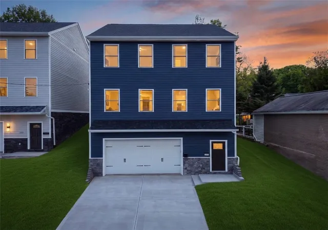 1st image of 225 Wilbert Street, Mt Washington, PA 15211 | MLS# 1754140