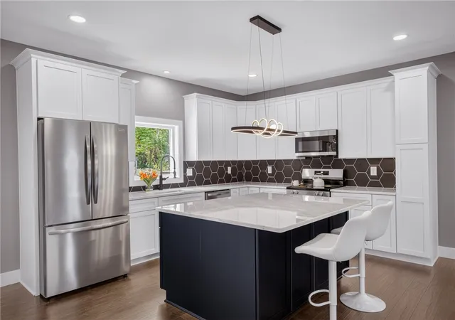 2nd image of 225 Wilbert Street, Mt Washington, PA 15211 | MLS# 1754140
