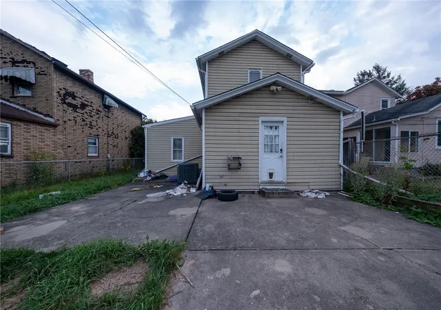 Homes for sale in Heidelberg, PA | 1618 W Railroad St, Heidelberg, PA 15106 | MLS# 1754879